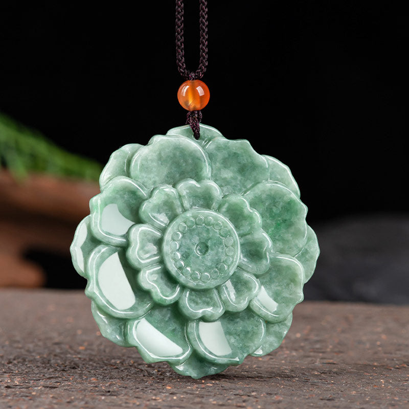 Collier en jade à motif de lotus pour la chance et la prospérité