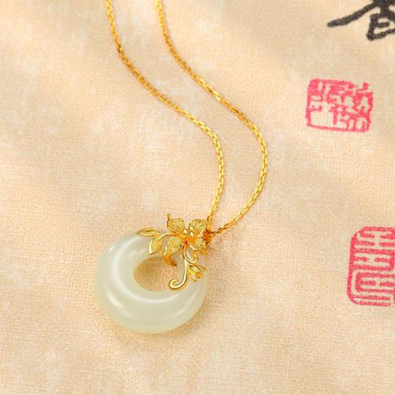 Collier tibétain en jade blanc apaisant pour la protection et la chance