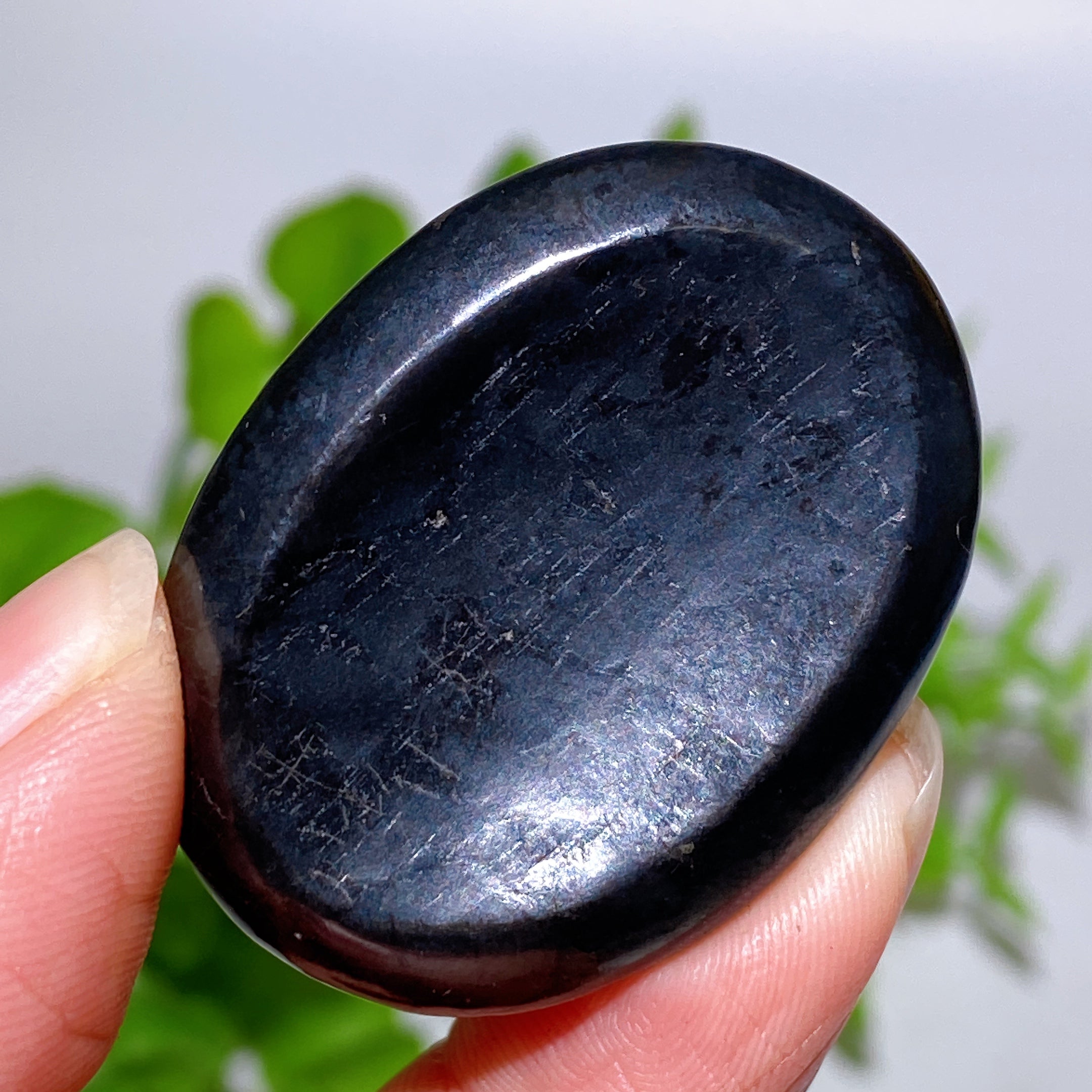 Pierre d'inquiétude en schungite de 1,5 pouce pour la guérison et le soulagement du stress