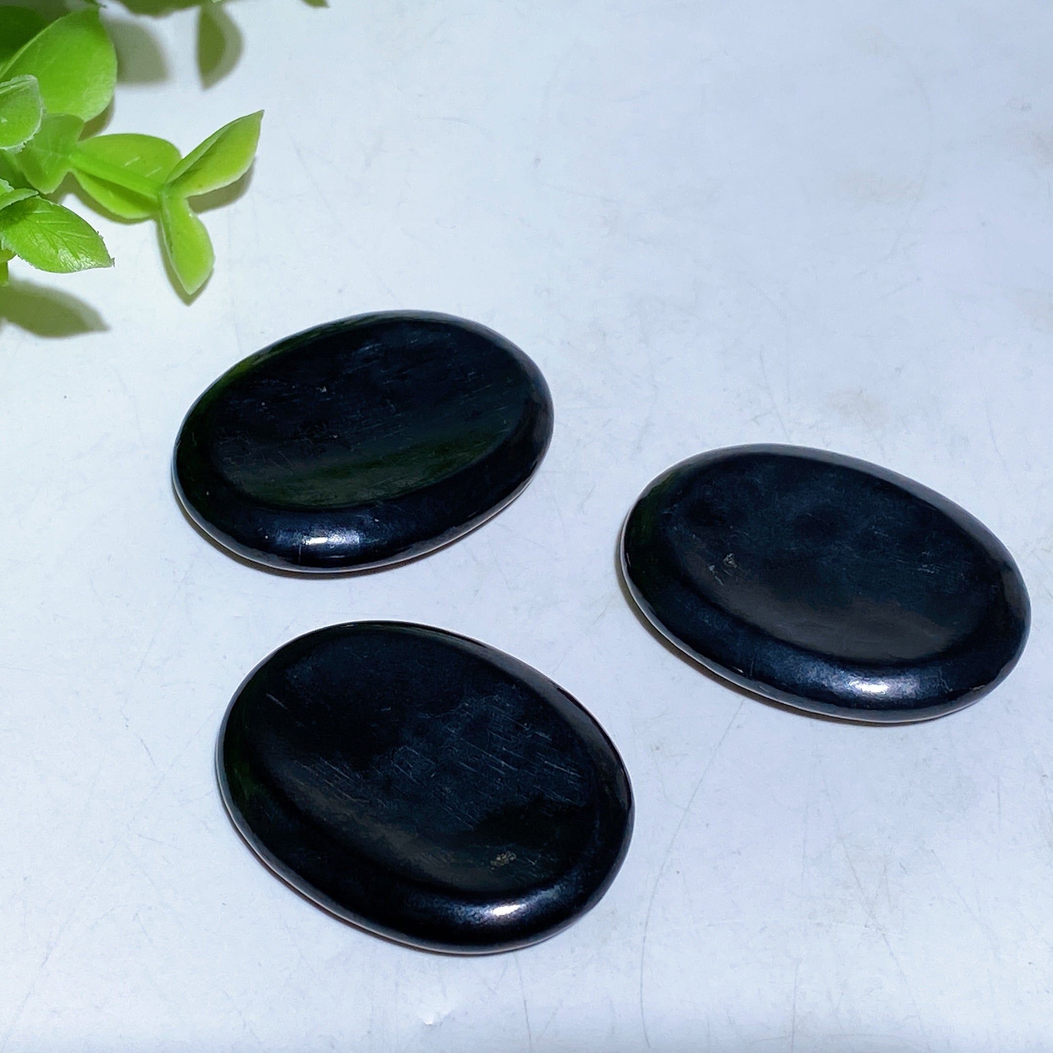 Pierre d'inquiétude en schungite de 1,5 pouce pour la guérison et le soulagement du stress