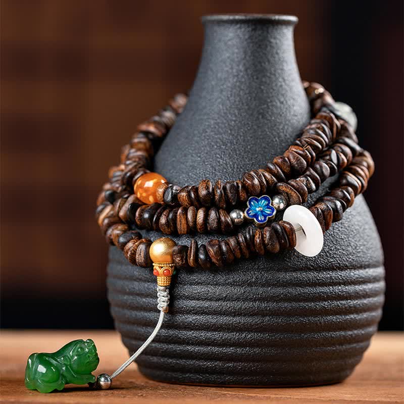 Bracelet Mala 108 perles en bois d'agar pour la paix et la force