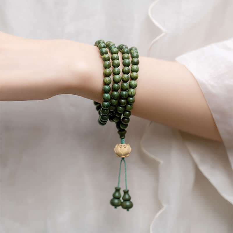 Bracelet Mala 108 perles en bois de santal vert et perles de lotus