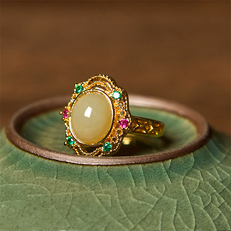 Bague porte-bonheur ouverte en jade Hetian 10 x 8 mm à motif creux