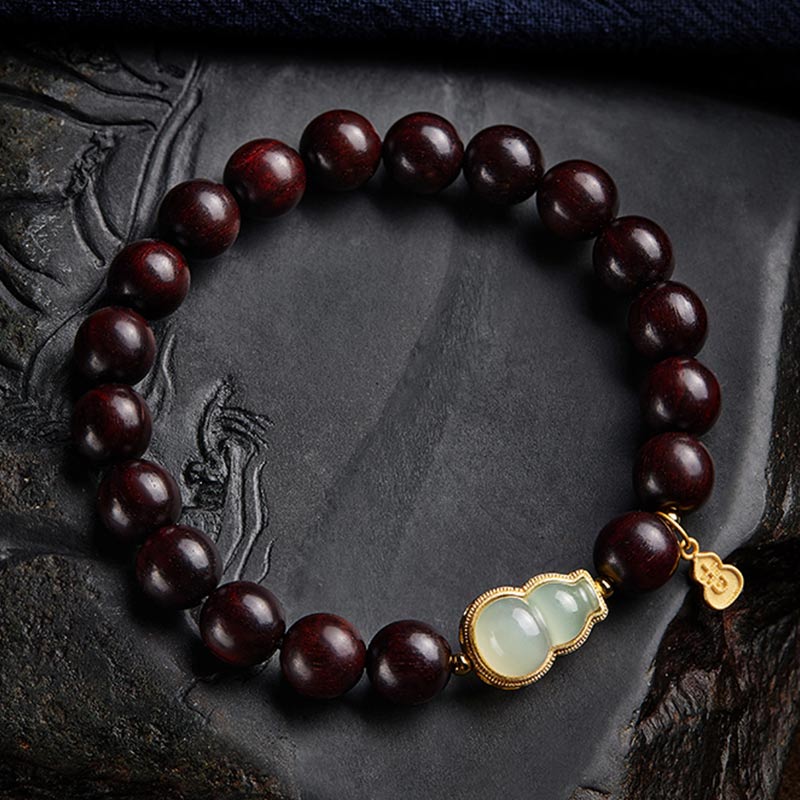 Bracelet en jade et bois de santal rouge à petites feuilles pour le calme et la protection