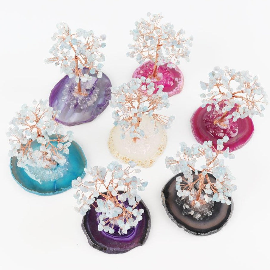 Arbre porte-bonheur aigue-marine de 12 cm avec base en agate, forme libre