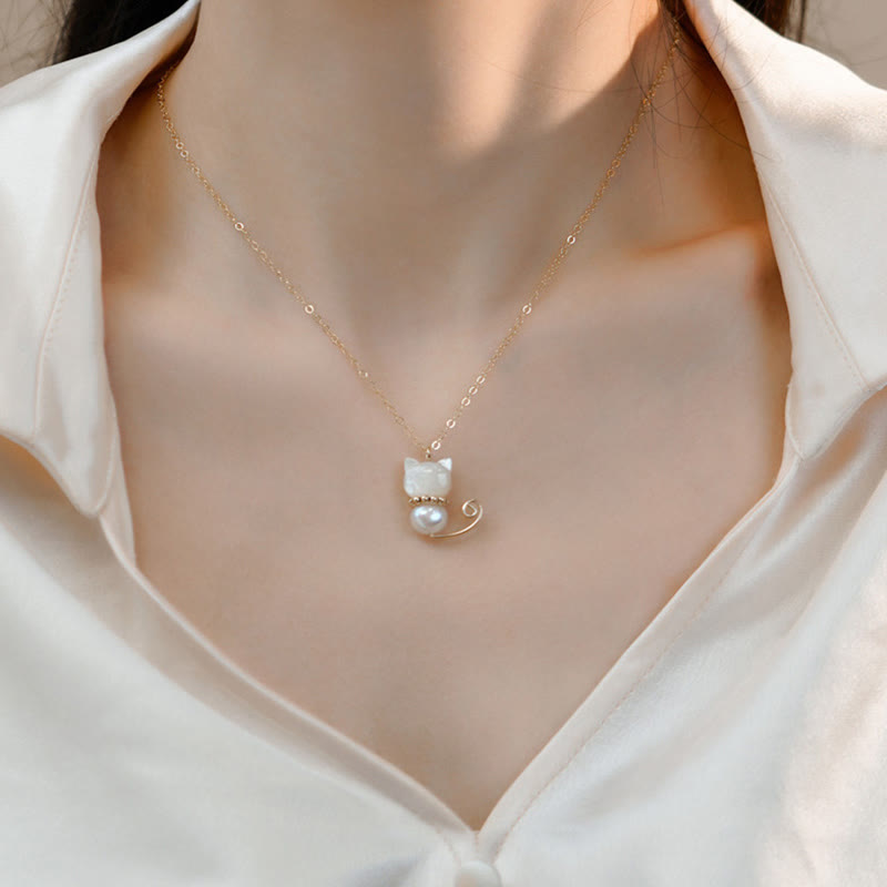 Collier pendentif chat porte-bonheur en jade plaqué or 14 carats