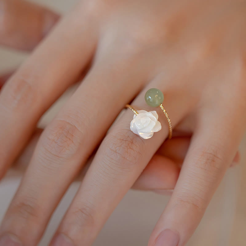 Bague de bénédiction réglable en jade et pierre tridacna plaquée or 14 carats