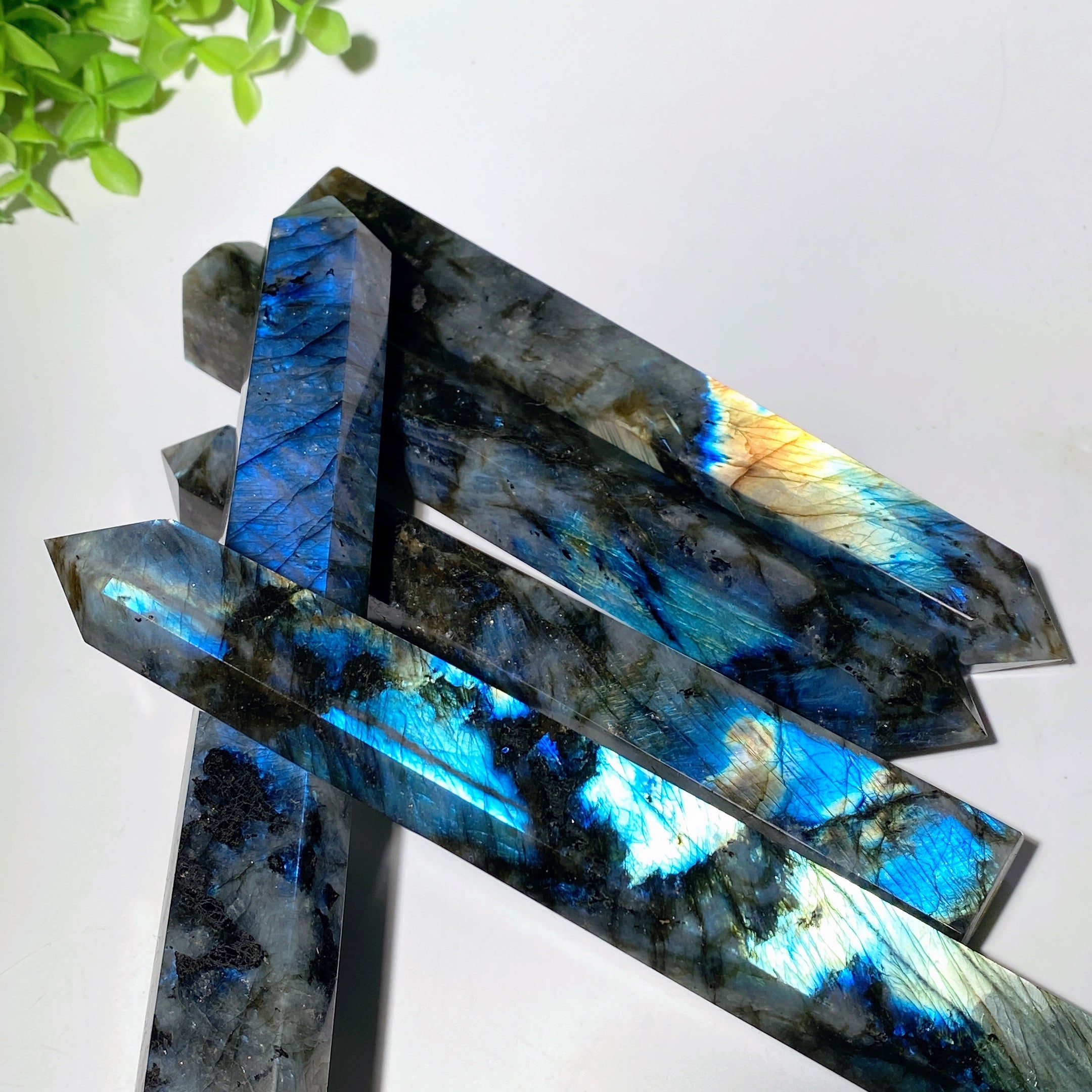 Tour de cristal de guérison en labradorite de 16 à 18 cm pour l'énergie