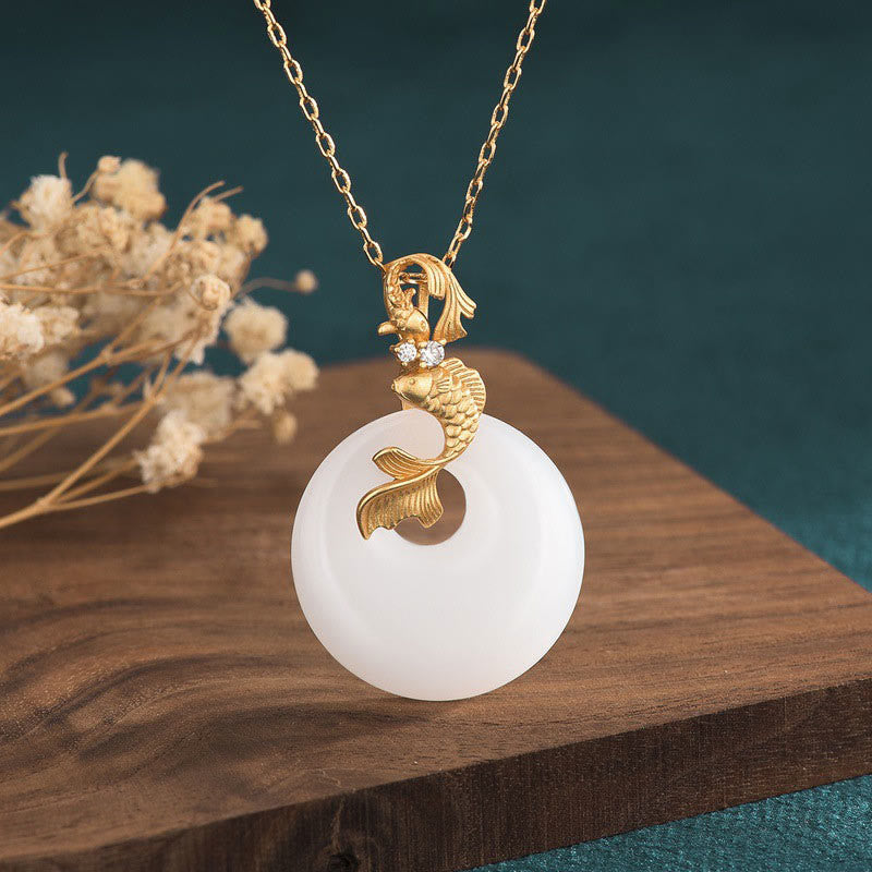 Collier de poisson Koi en jade blanc pour la richesse et la prospérité