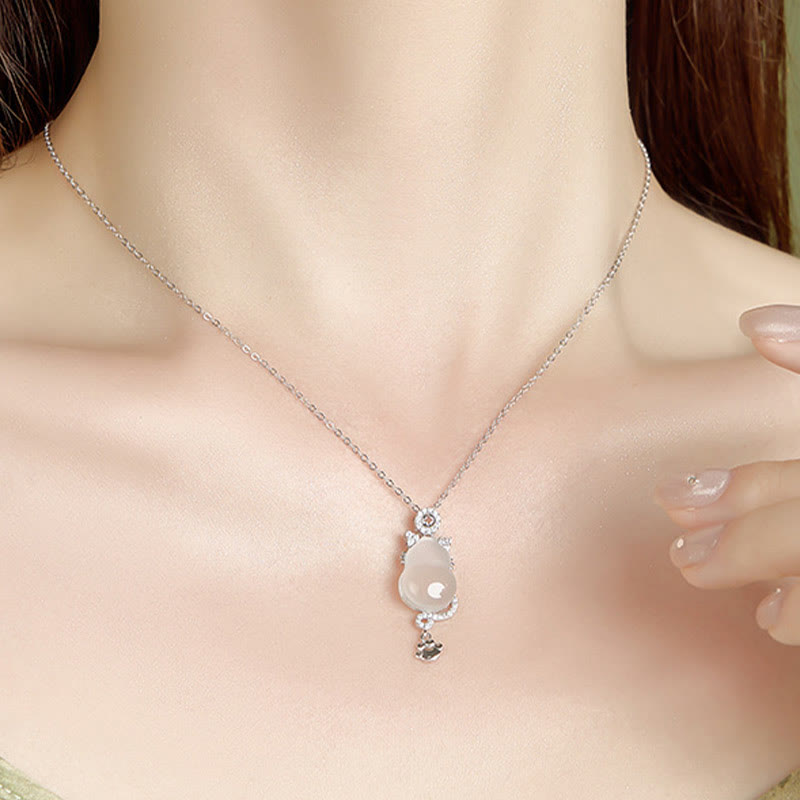 Collier pendentif de protection pour chat en gourde de jade blanc
