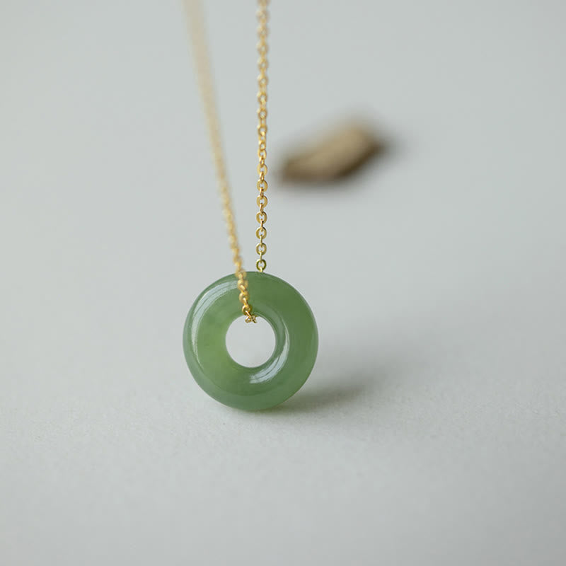 Collier boucle de paix en jade Hetian en argent sterling et or