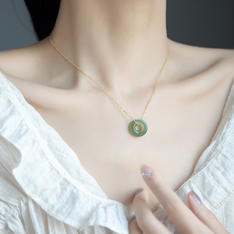 Collier boucle de paix en jade Hetian en argent sterling et or