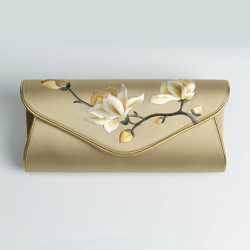 Sac moyen brodé Magnolia Su pour une élégance spirituelle