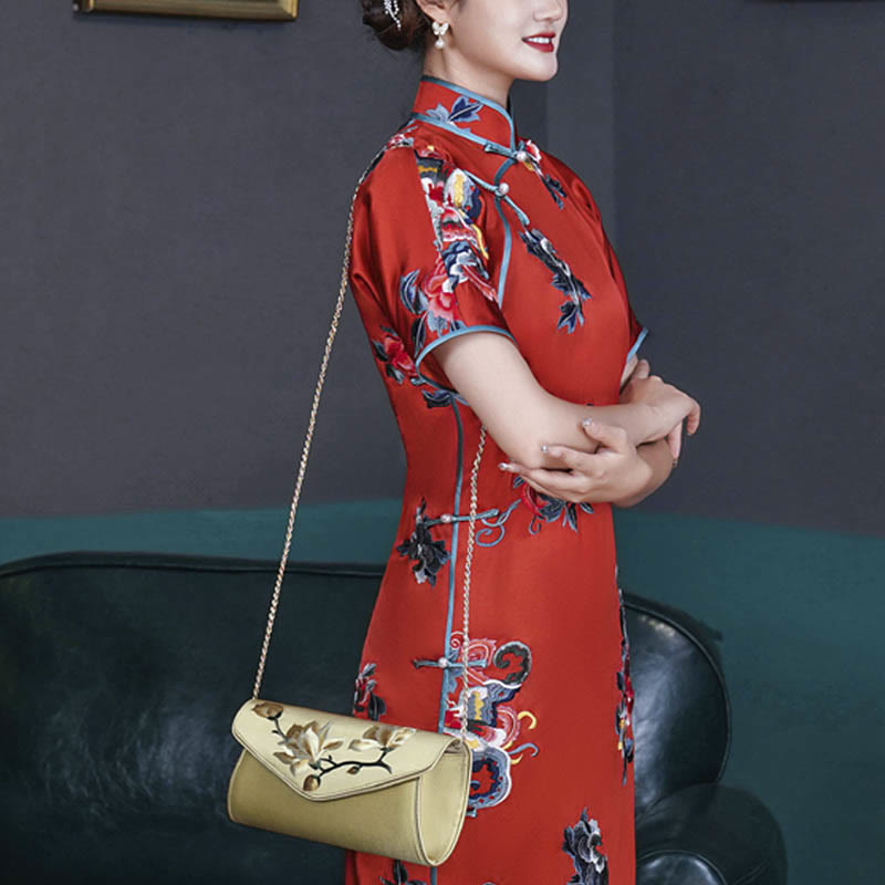 Sac moyen brodé Magnolia Su pour une élégance spirituelle