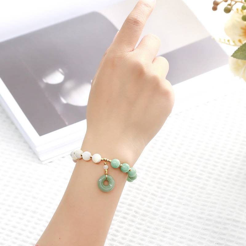 Bracelet d'abondance avec boucle de paix en jade trochus et escargot de 8 mm