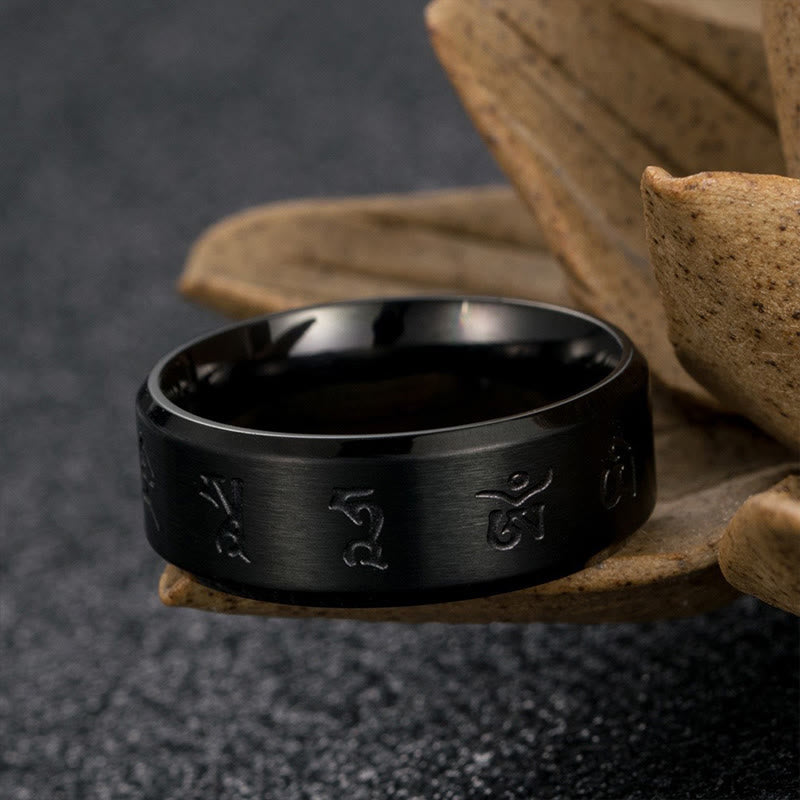 Bague en acier titane avec mantra Jambhala noir
