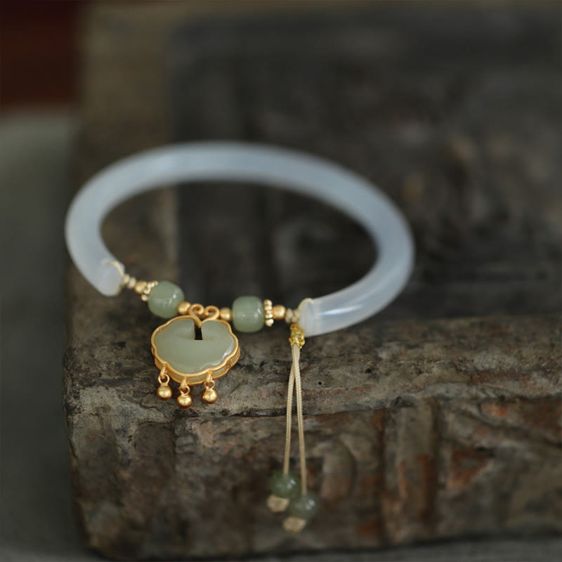 Bracelet manchette en argent et jade Hetian en calcédoine de bon augure Ruyi