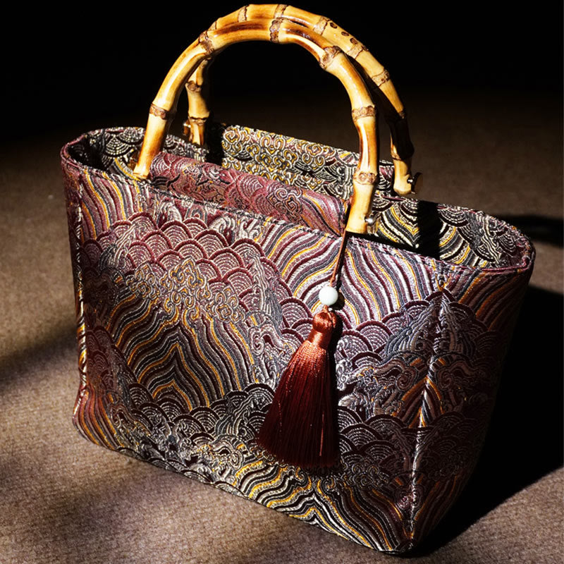 Sac à pompon en perles avec poignée en bambou et bijoux spirituels magenta foncé