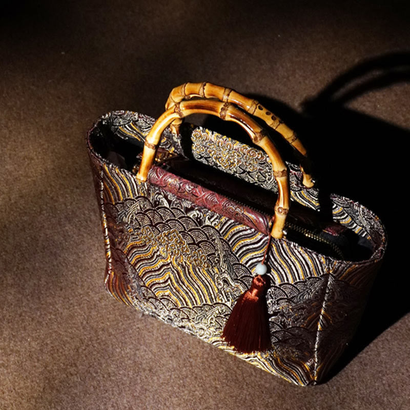 Sac à pompon en perles avec poignée en bambou et bijoux spirituels magenta foncé