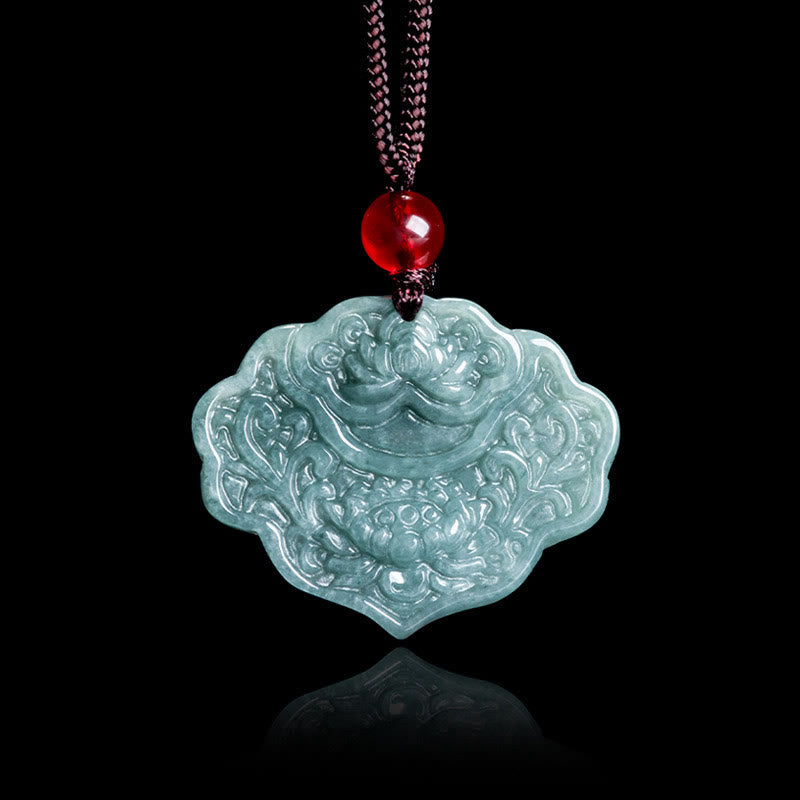 Collier de lotus en jade avec pendentif symbole de prospérité