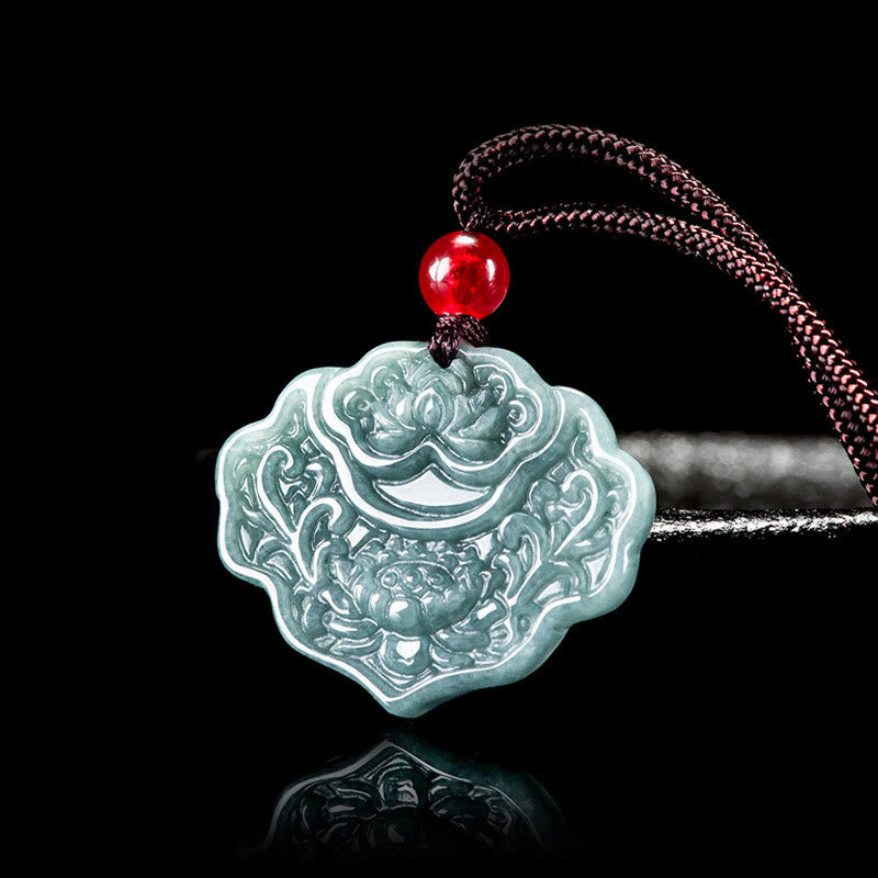 Collier de lotus en jade avec pendentif symbole de prospérité