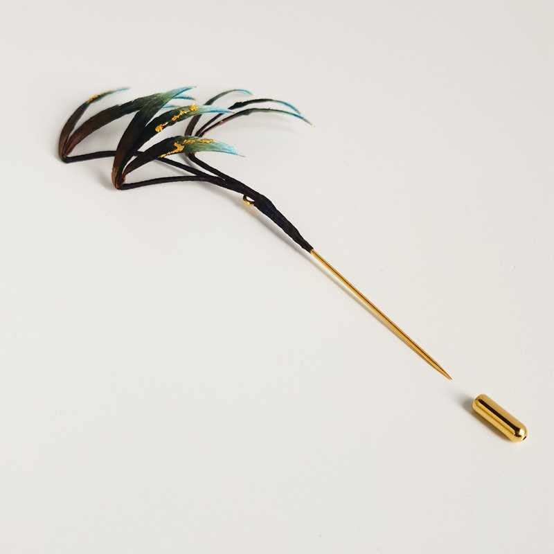 Broche fleur en velours faite à la main avec des feuilles de bambou