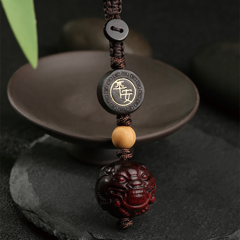 Porte-clés de protection Pixiu en bois de santal rouge à petites feuilles