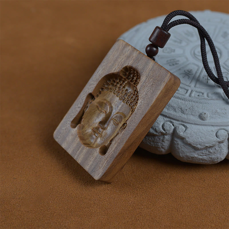 Collier pendentif Bouddha en bois de santal vert pour une énergie positive