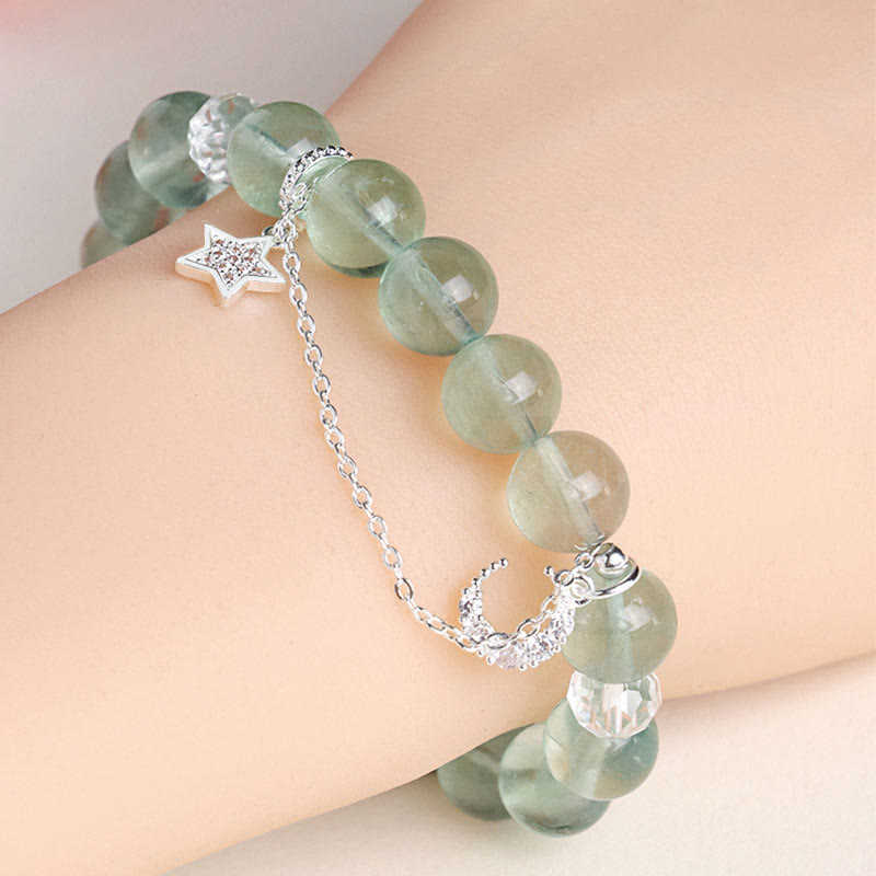 Bracelet en fluorite verte de 10 mm avec breloques lune et étoile