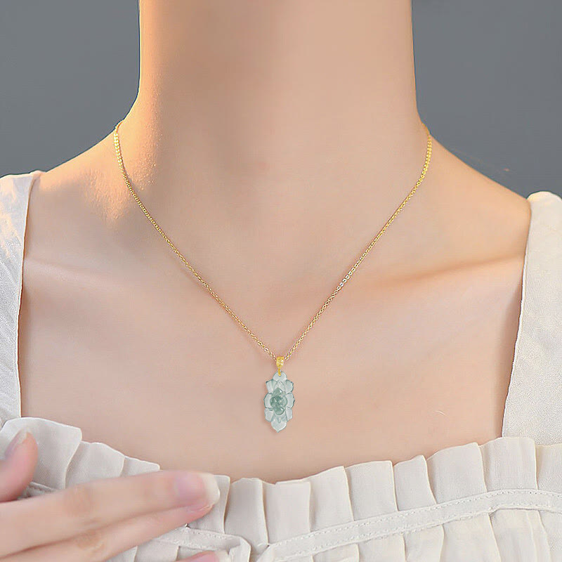 Collier Lotus en or 18 carats et jade pour la prospérité et les nouveaux départs