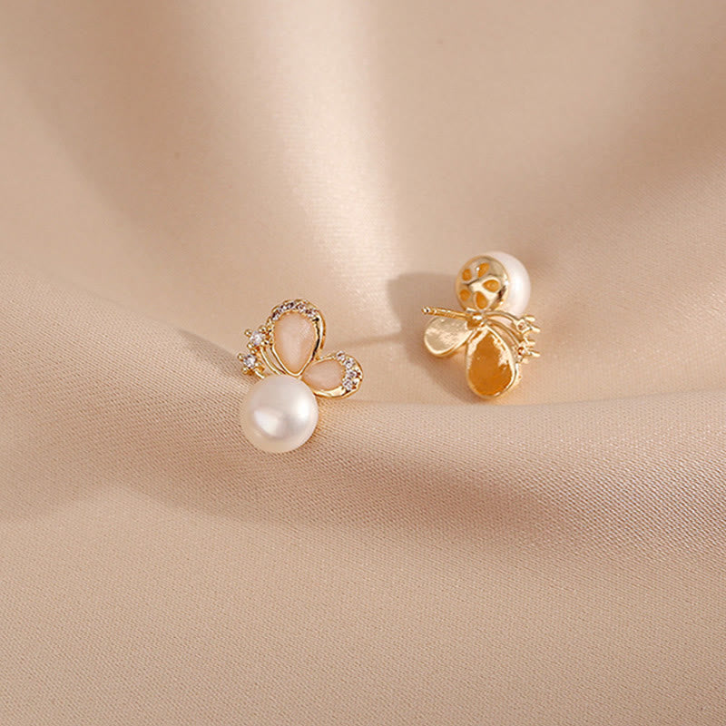 Boucles d'oreilles à tige papillon en or 18 carats avec perles et amour et liberté