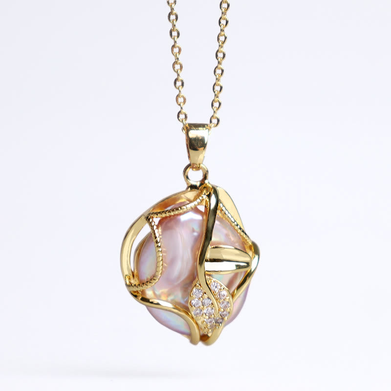 Collier de perles baroques en cuivre plaqué or 18 carats avec pendentif fleur pour la sincérité