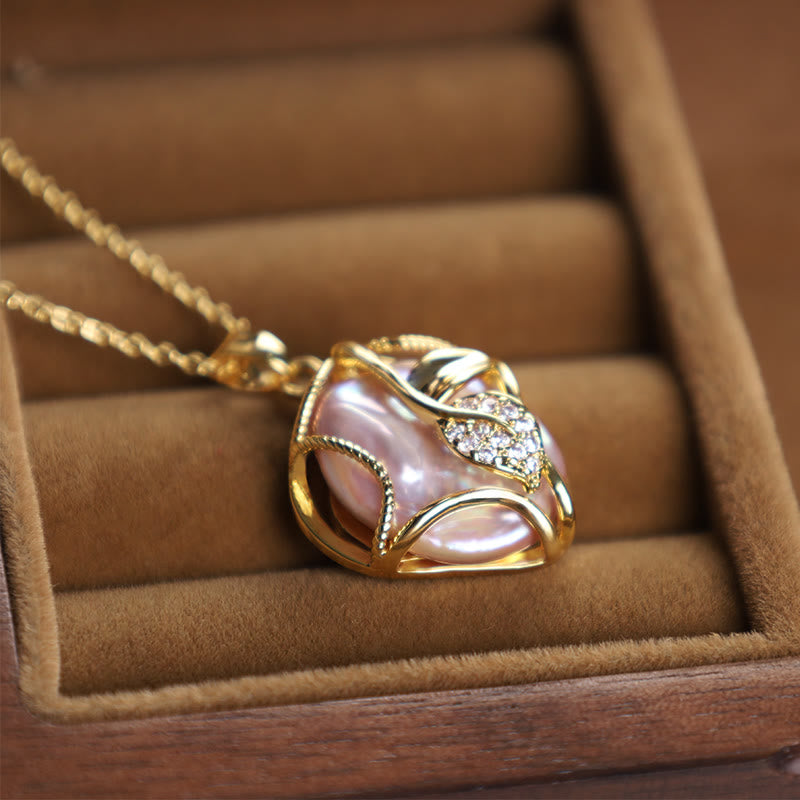 Collier de perles baroques en cuivre plaqué or 18 carats avec pendentif fleur pour la sincérité