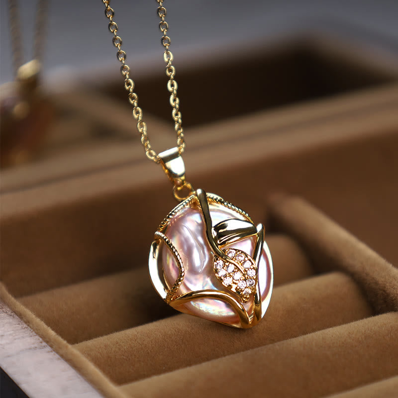 Collier de perles baroques en cuivre plaqué or 18 carats avec pendentif fleur pour la sincérité