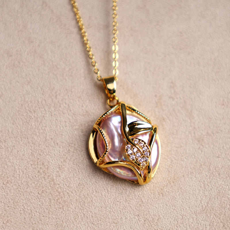 Collier de perles baroques en cuivre plaqué or 18 carats avec pendentif fleur pour la sincérité