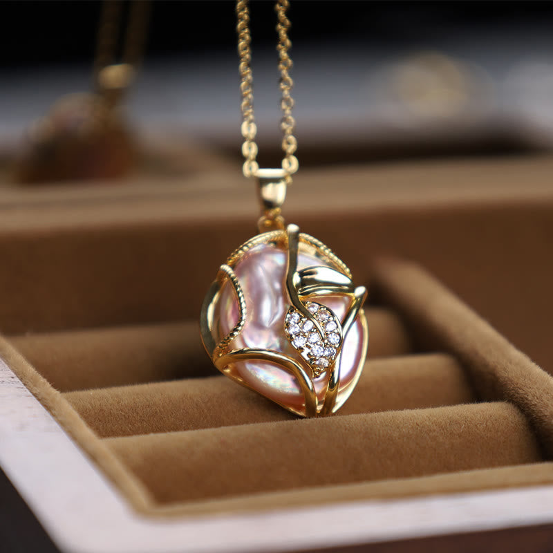 Collier de perles baroques en cuivre plaqué or 18 carats avec pendentif fleur pour la sincérité