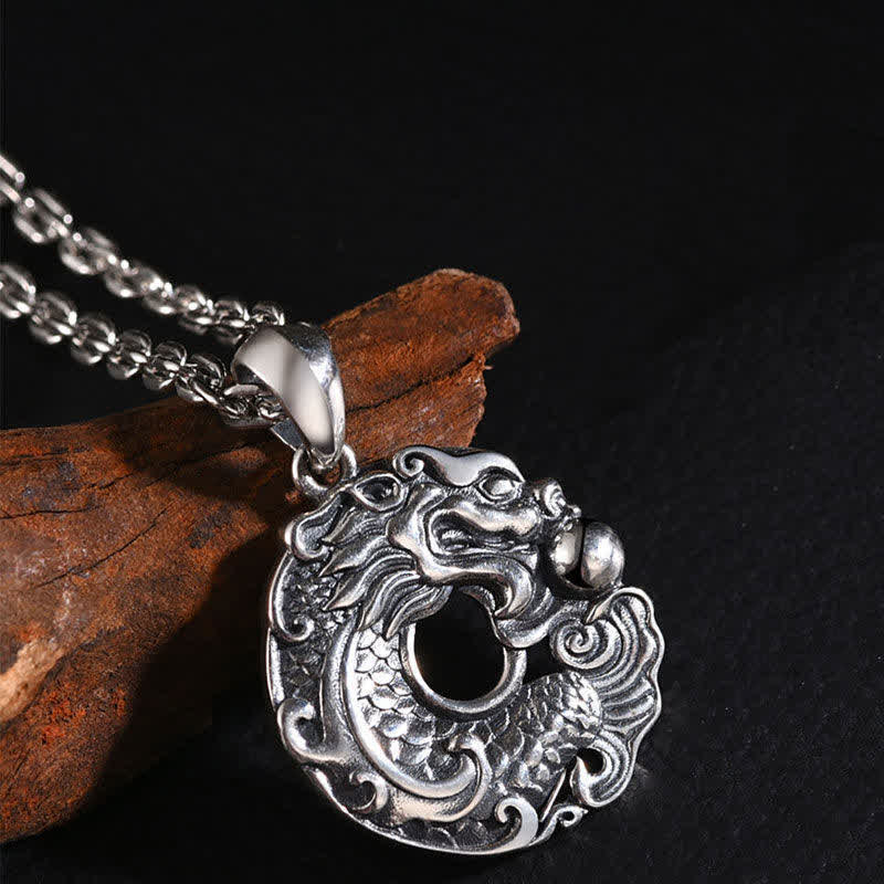 Collier dragon avec boucle de paix et poisson koï