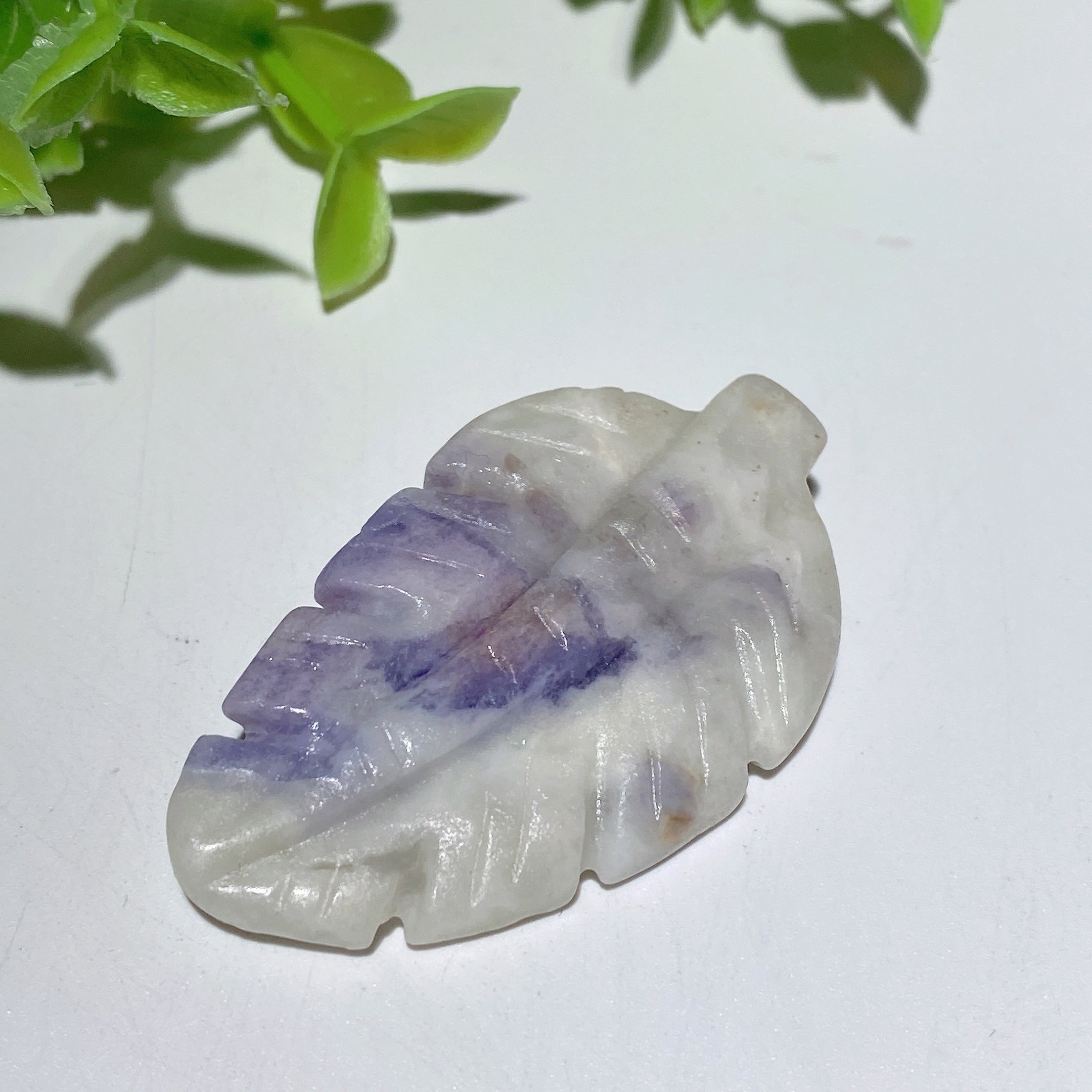 2.0-2.3 inch Mixed Crystal Leaf Carvings for Healing