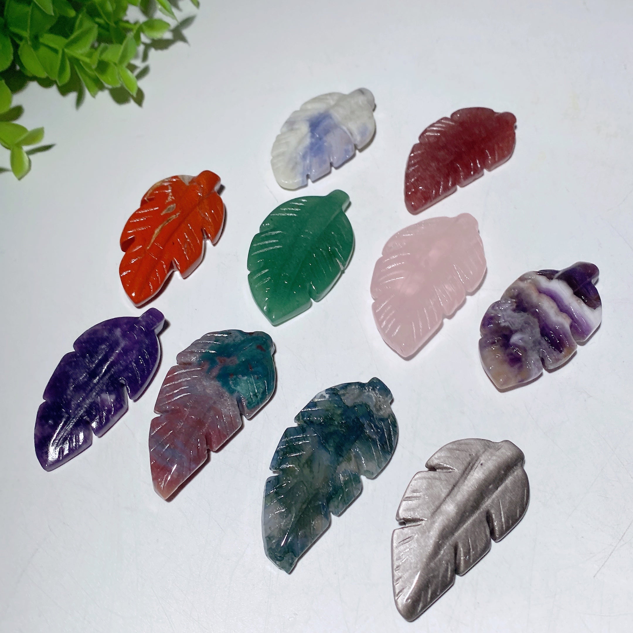 2.0-2.3 inch Mixed Crystal Leaf Carvings for Healing