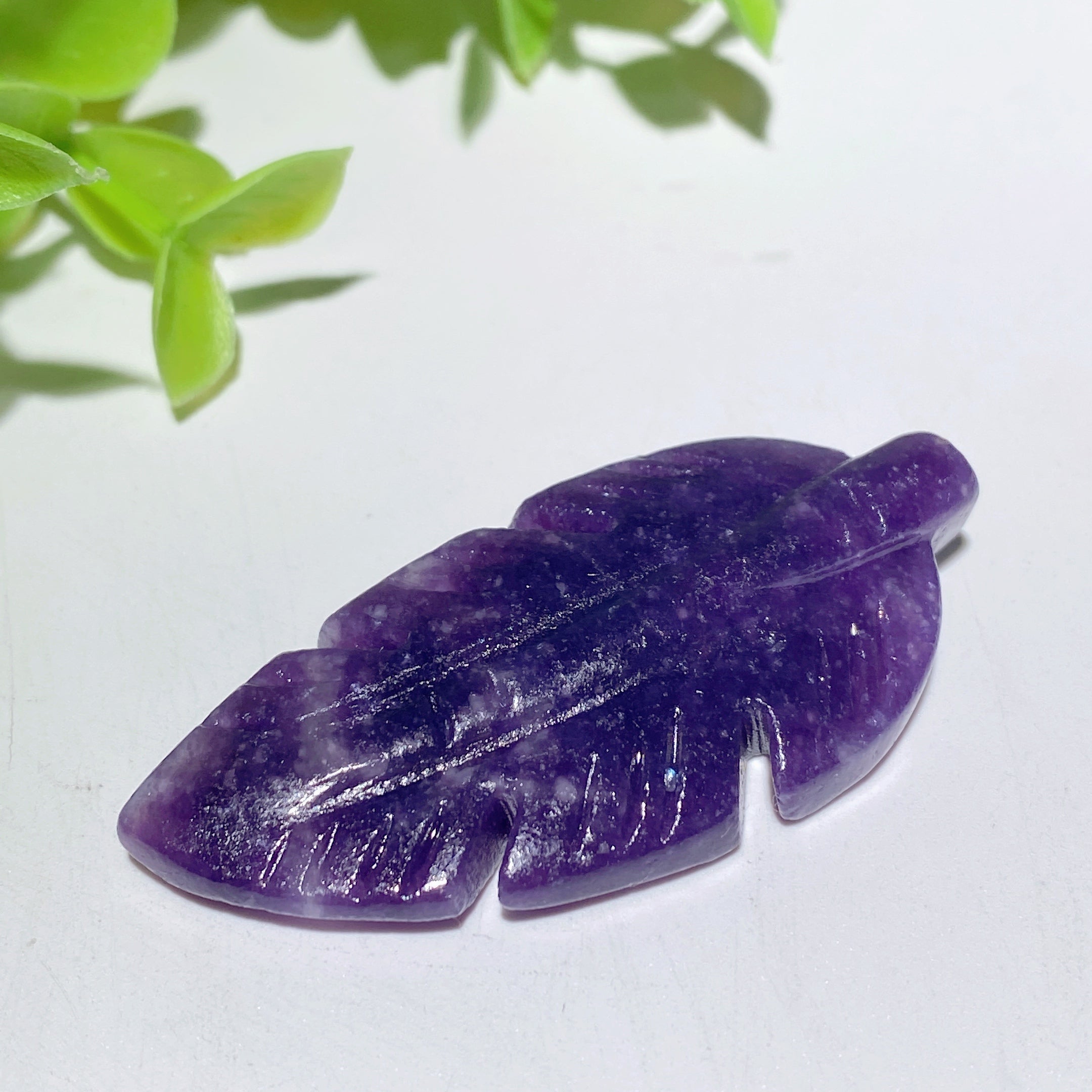 2.0-2.3 inch Mixed Crystal Leaf Carvings for Healing