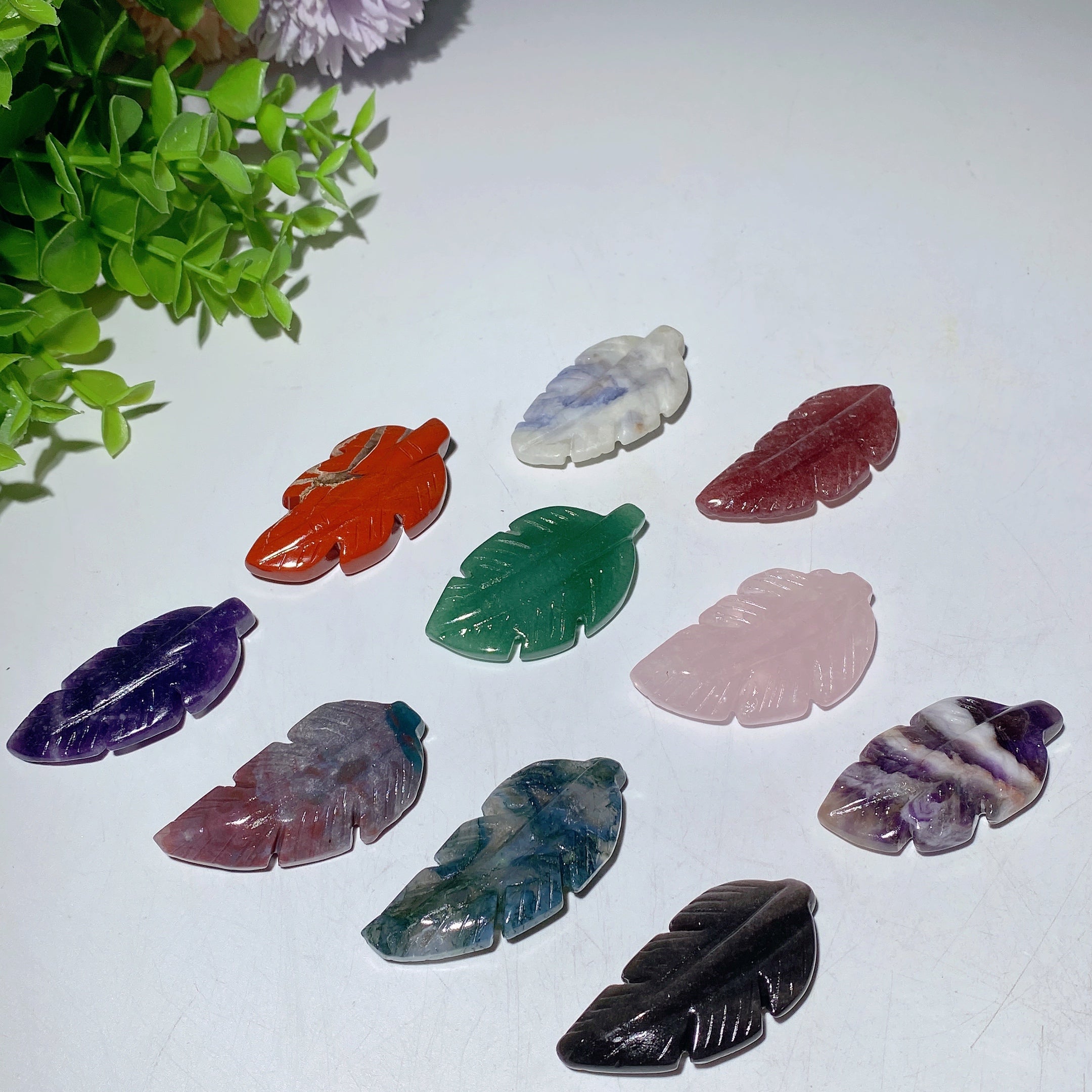2.0-2.3 inch Mixed Crystal Leaf Carvings for Healing