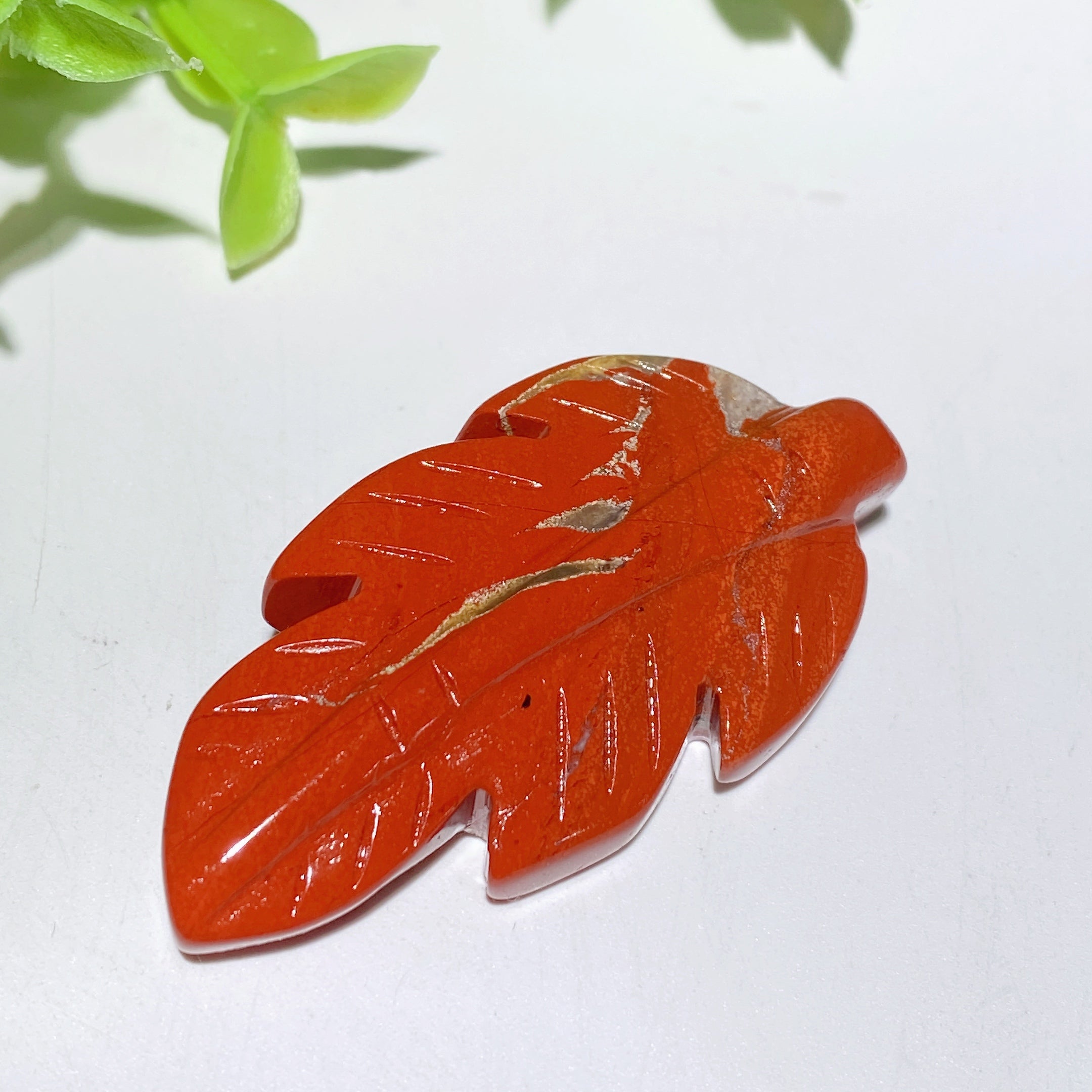 2.0-2.3 inch Mixed Crystal Leaf Carvings for Healing