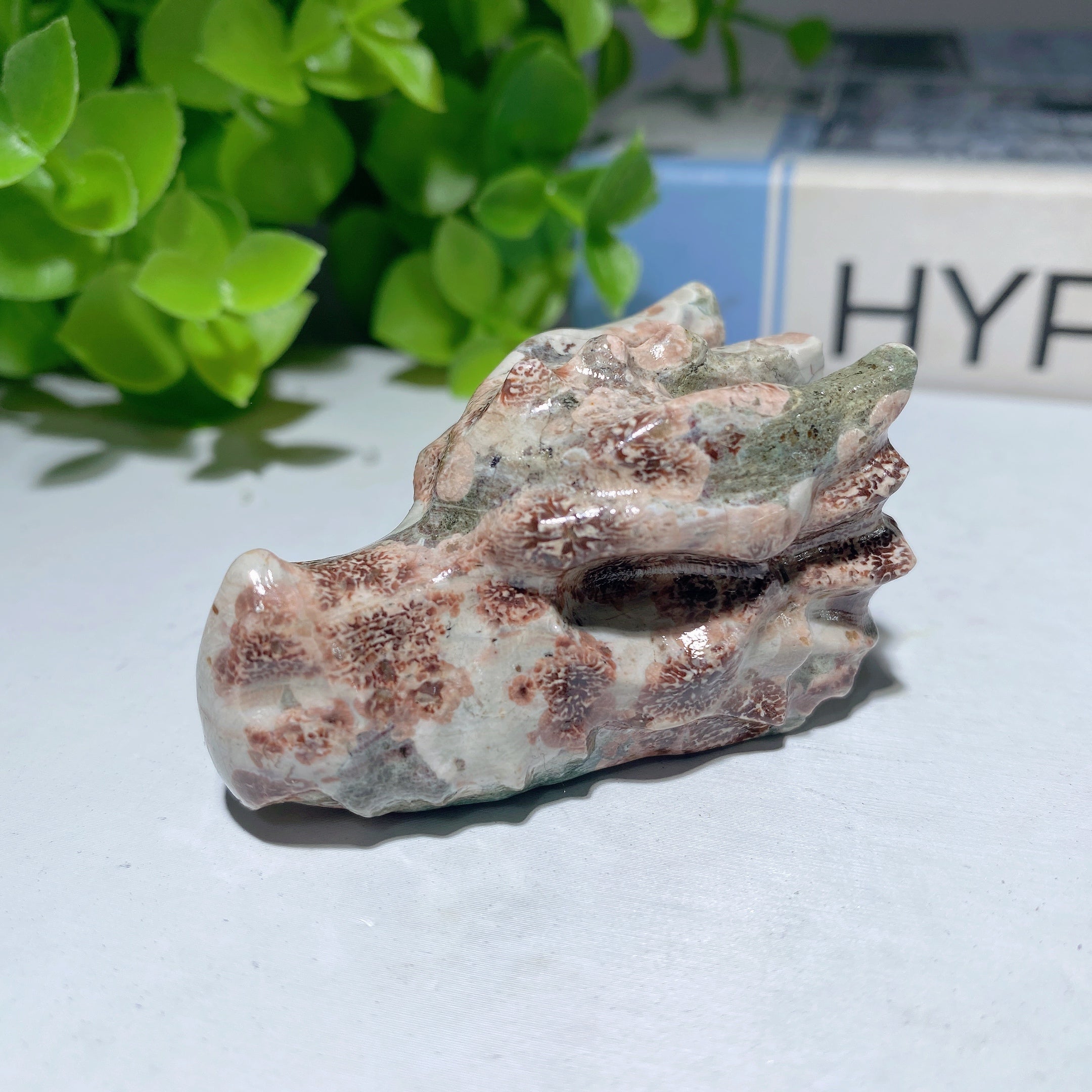 Figurine sculptée en forme de tête de dragon en cristal mixte de 2,0 pouces