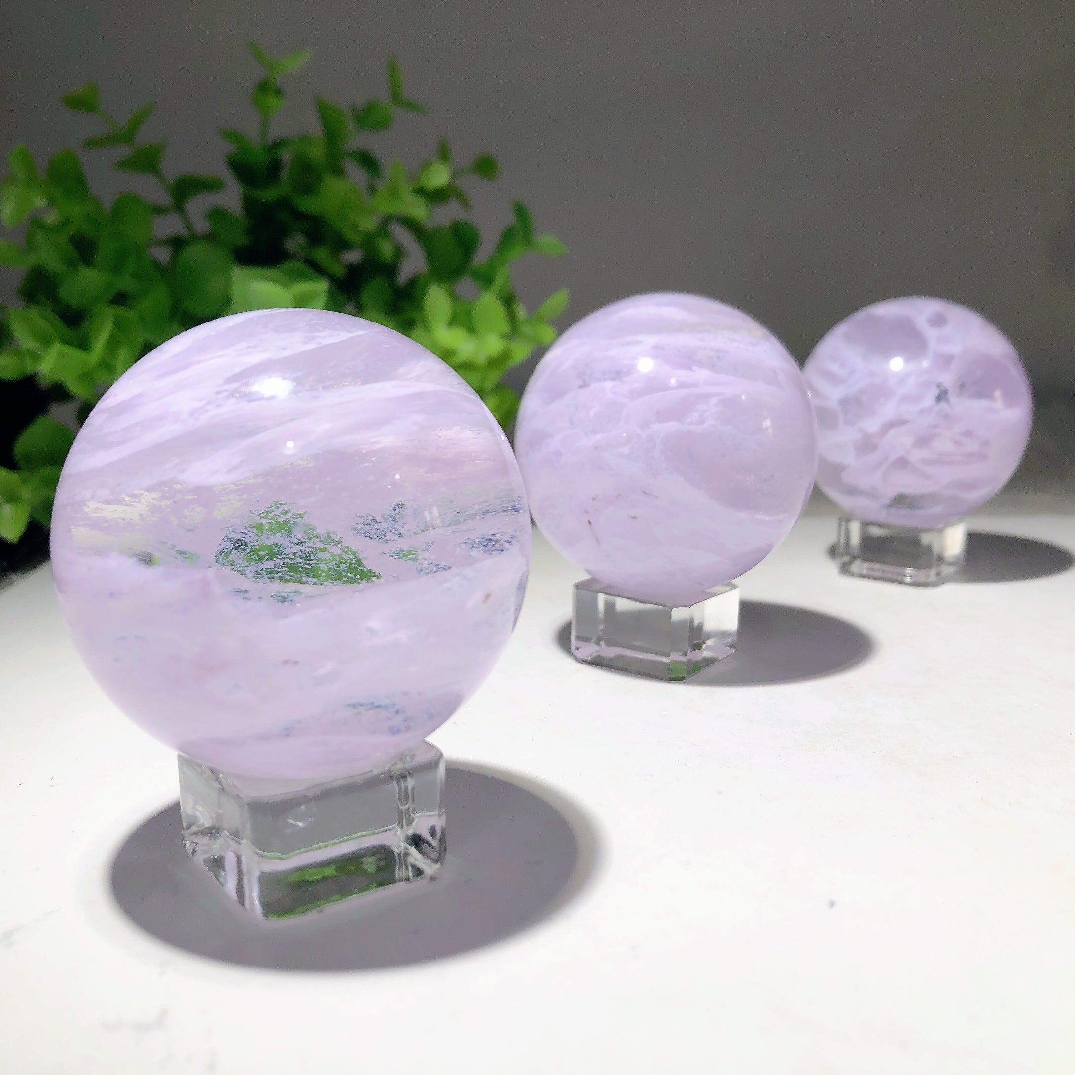 Sphère de guérison en cristal d'améthyste violette de 2,1 pouces