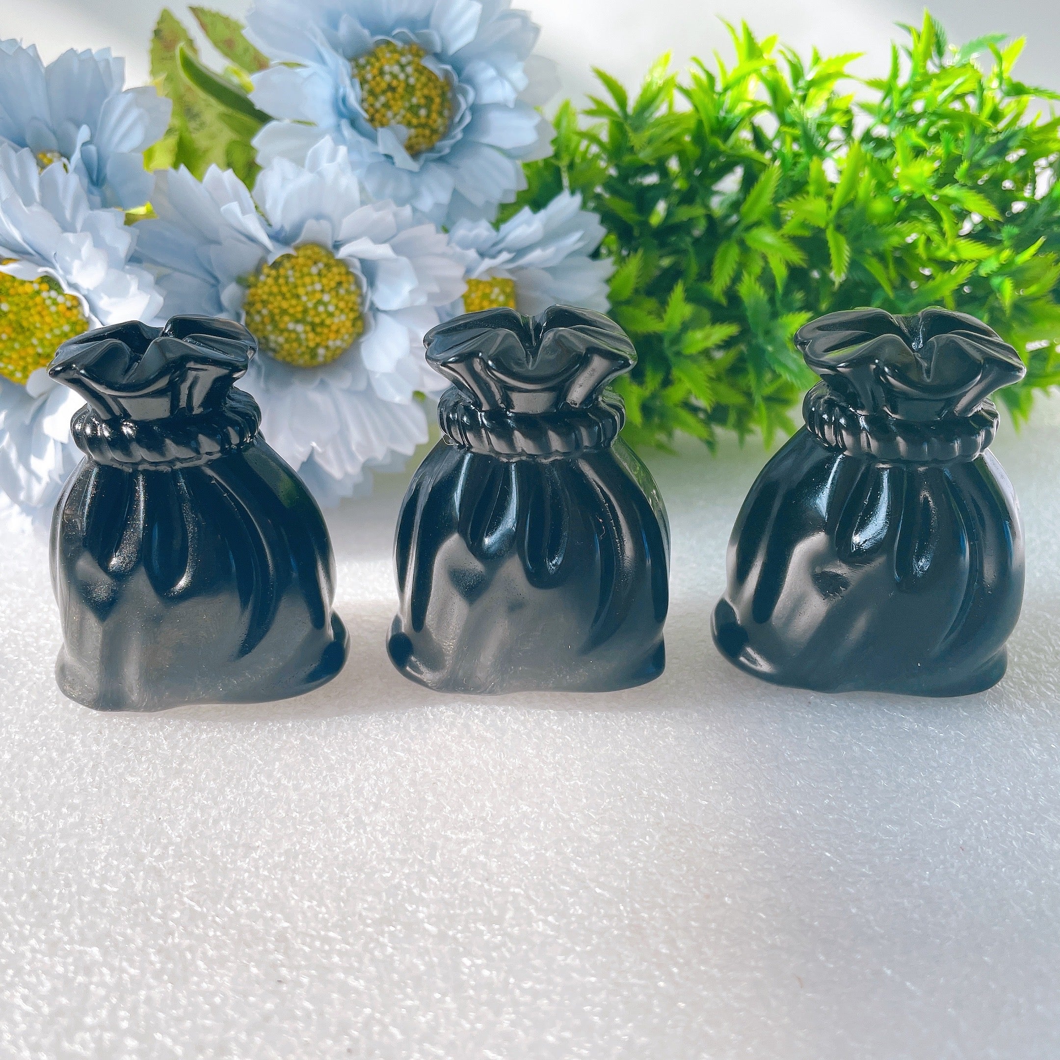 Figurine en cristal de sac d'argent en obsidienne noire de 2,3 pouces