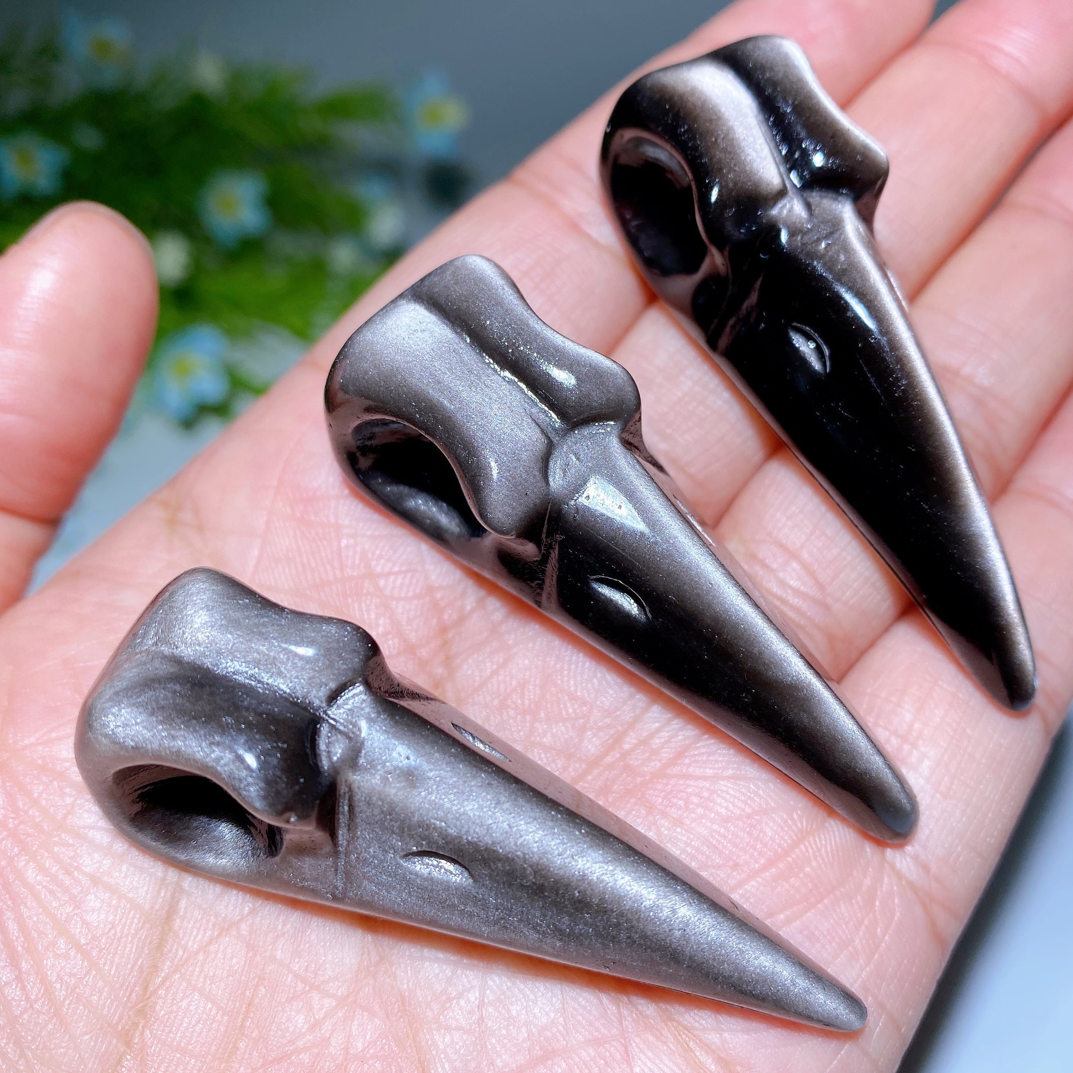 Sculpture en cristal de crâne de corbeau en obsidienne dorée de 2,3 pouces