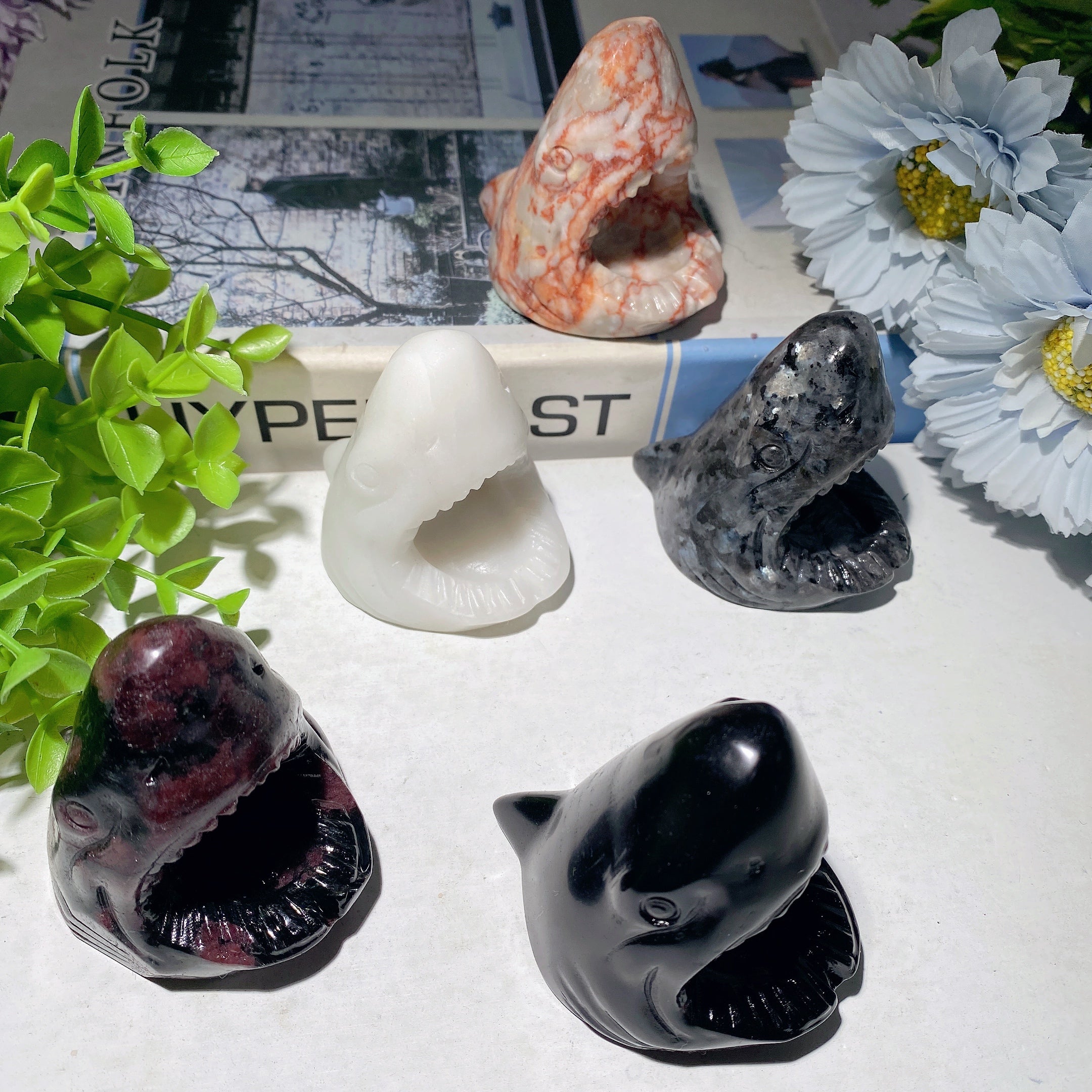 Figurine sculptée en forme de tête de requin en cristal mixte de 2,3 pouces