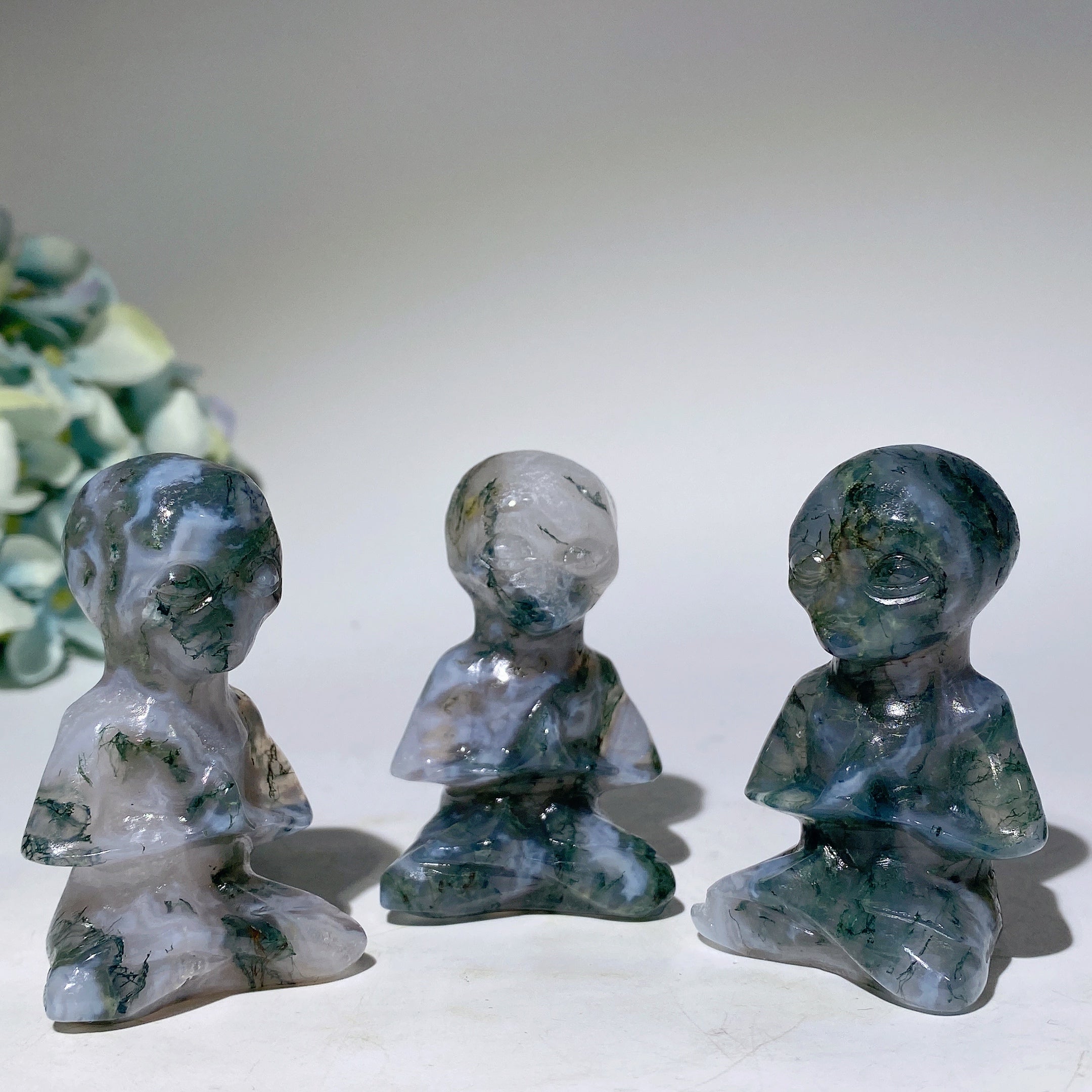 Figurine extraterrestre en cristal d'agate mousse de 2,4 pouces