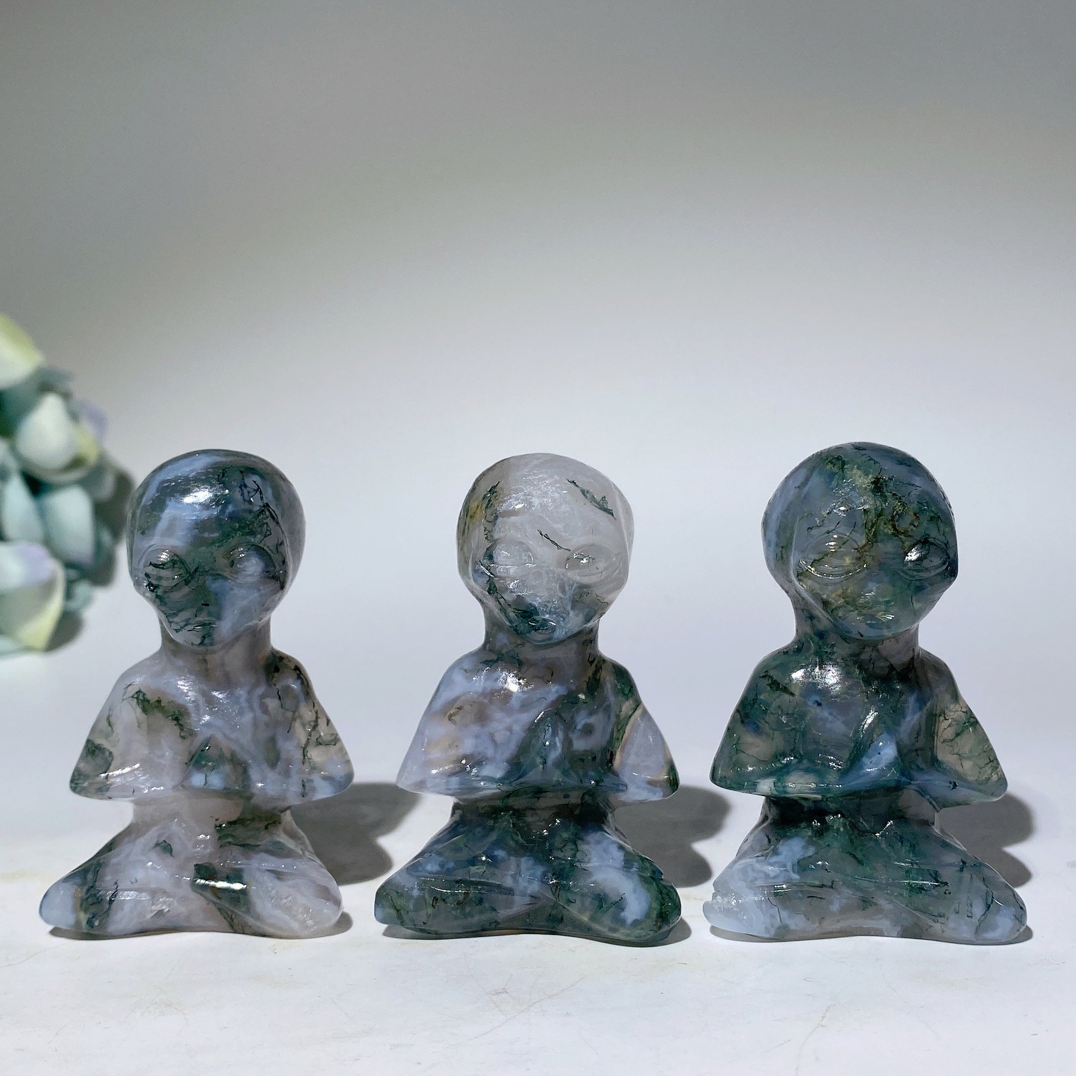 Figurine extraterrestre en cristal d'agate mousse de 2,4 pouces
