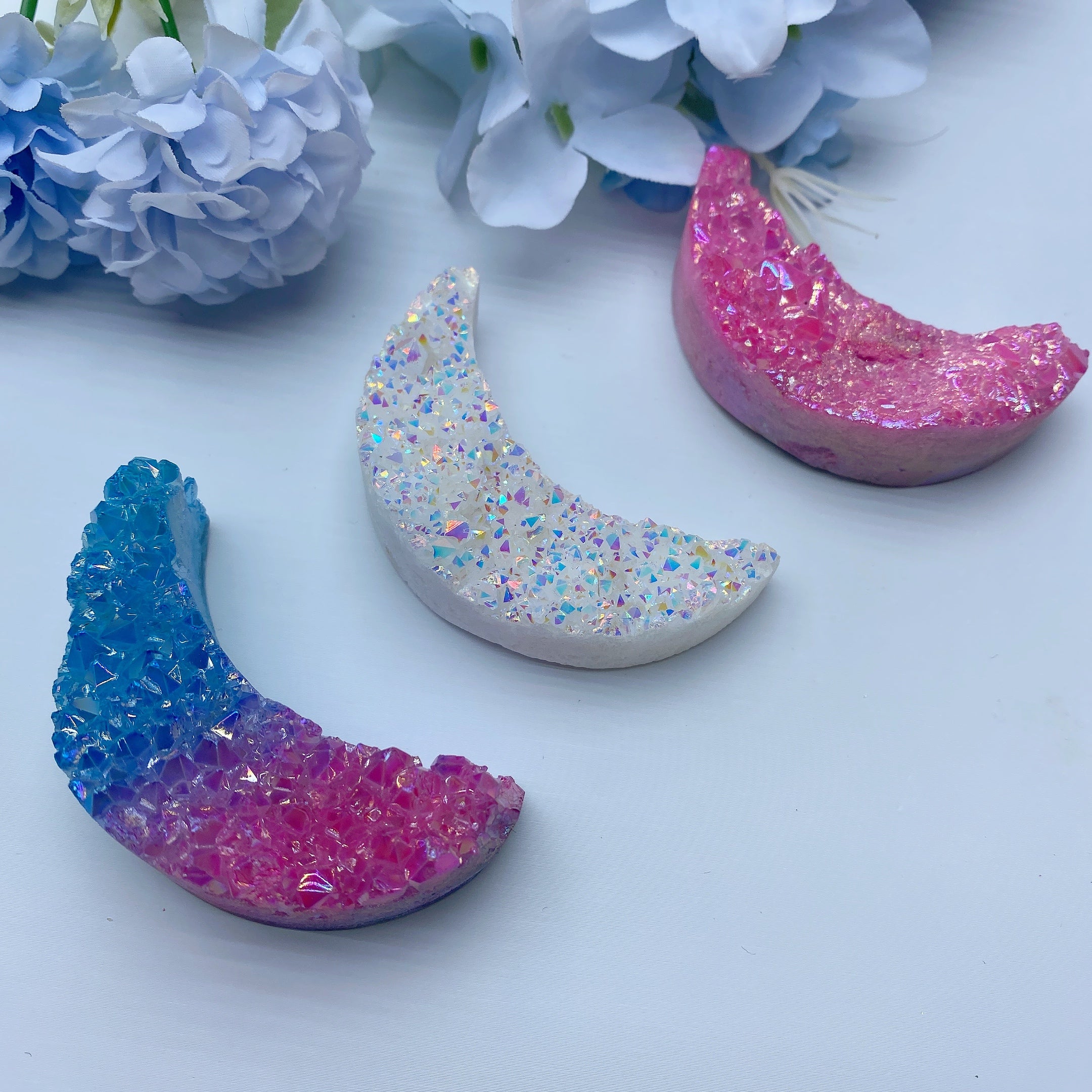 Amas de cristaux Aura Moon de 2,5 pouces pour la guérison et l'énergie